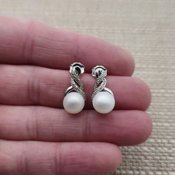 Jewelry - Sterling Silver Pearl And Diamond Accent Earrings A1841